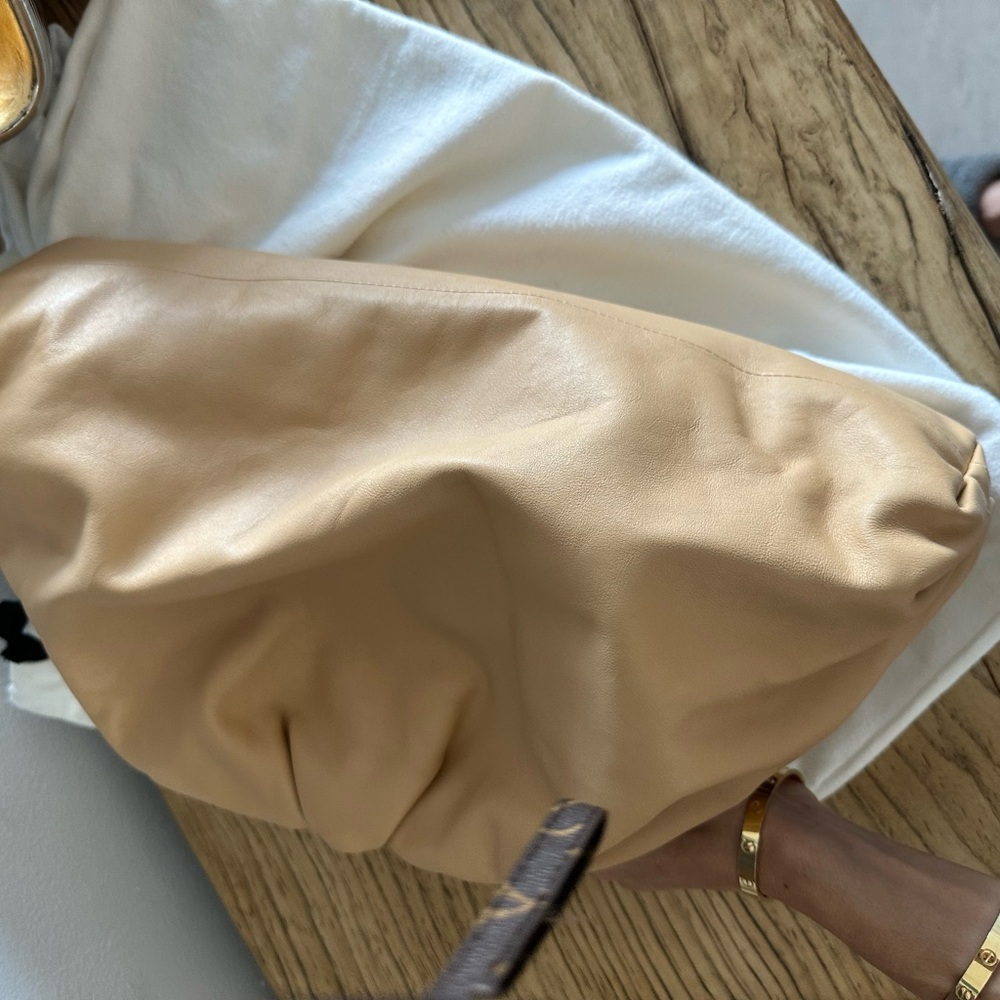 Beautiful Bottega Veneta Pouch - leather